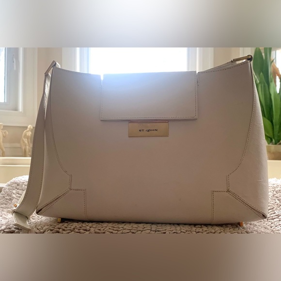 Vintage ST. JOHN Shoulder Handbag With Gold plaque. - Picture 8 of 10